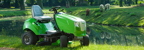 Mowing without limits: The manoeuvrable T4 lawn tractors